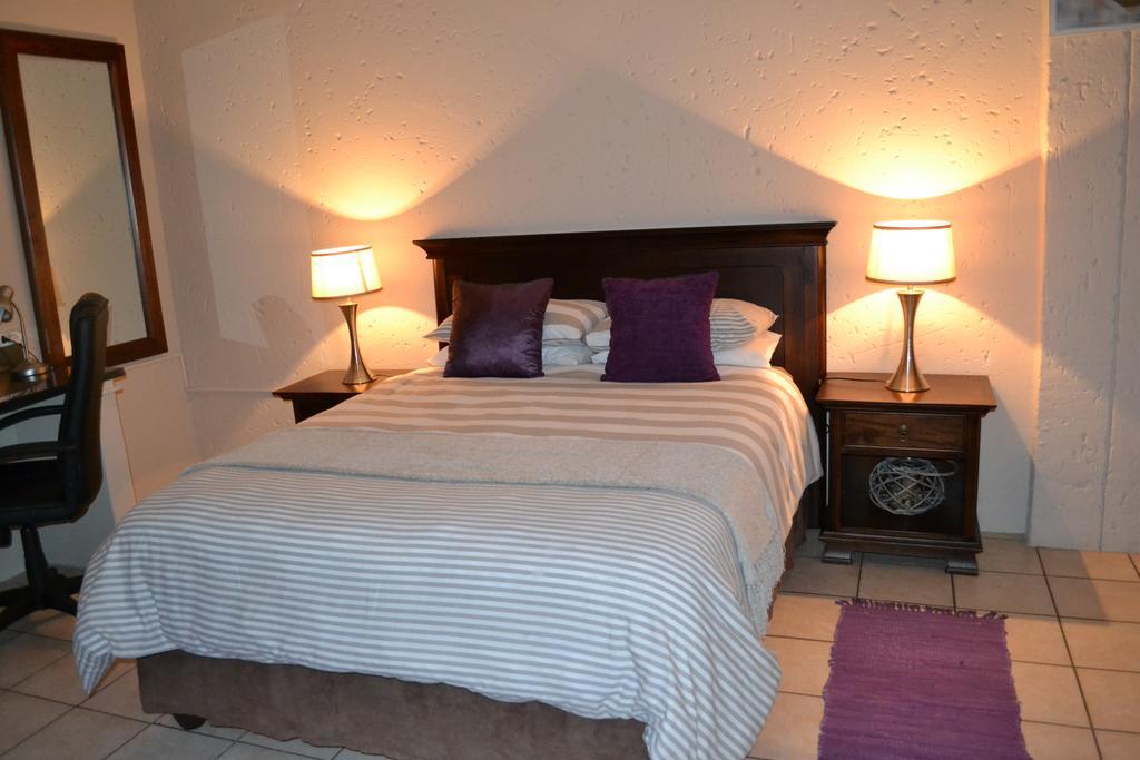 Safari Gardens Guesthouse Рюстенбург Экстерьер фото